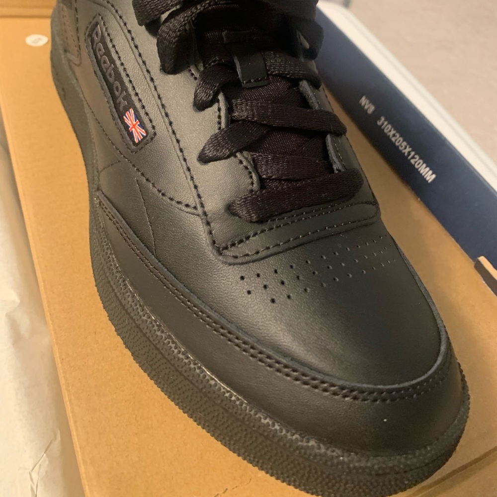 Black men’s Reebox classic. Brand new!!